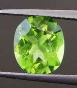 Glittering! 3.40ct bright green untreated Peridot!