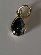 Yellow gold pendent with blue lab diamond