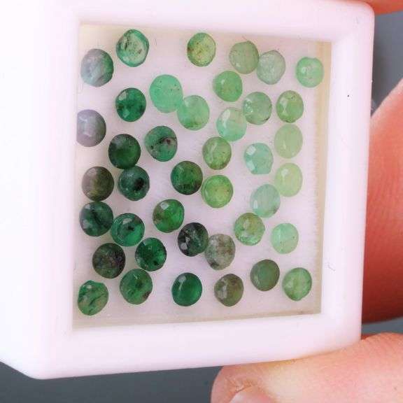 Light to dark! 2.31ct set of Colombian Emeralds!