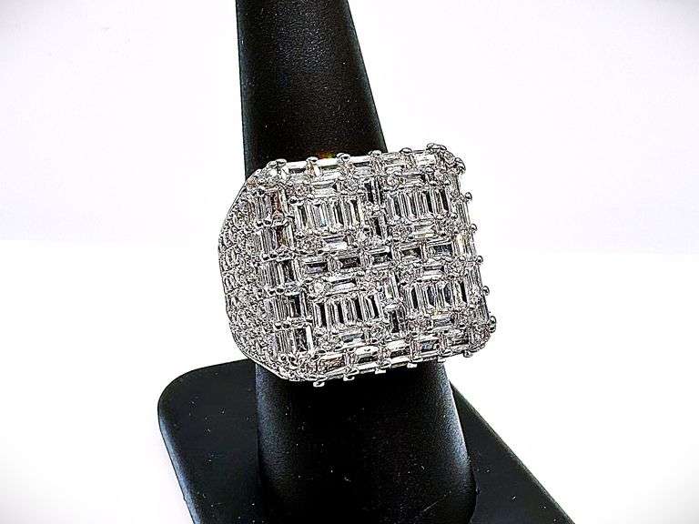 Mens 14 K White Gold Plate Dynamic 6.75 Cttw CZ ring