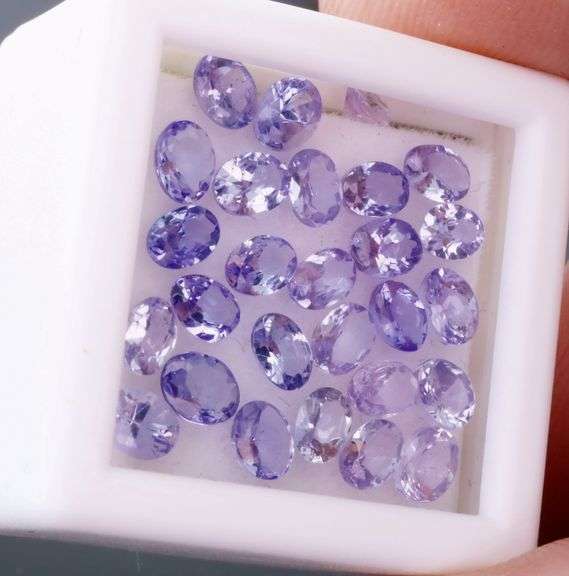Heavy flashing! Untreated! 4.75ct oval cut Tanzanite set!