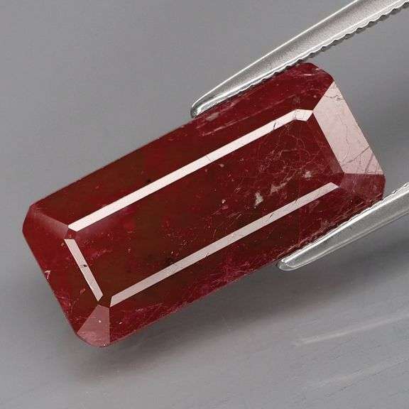 Tremendous 5.60ct top blood red Mozambique Ruby! Heated only!