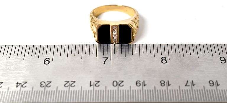 Charming 14K Yellow Gold Black Onyx Gemstone  Ring with Diamond Accents