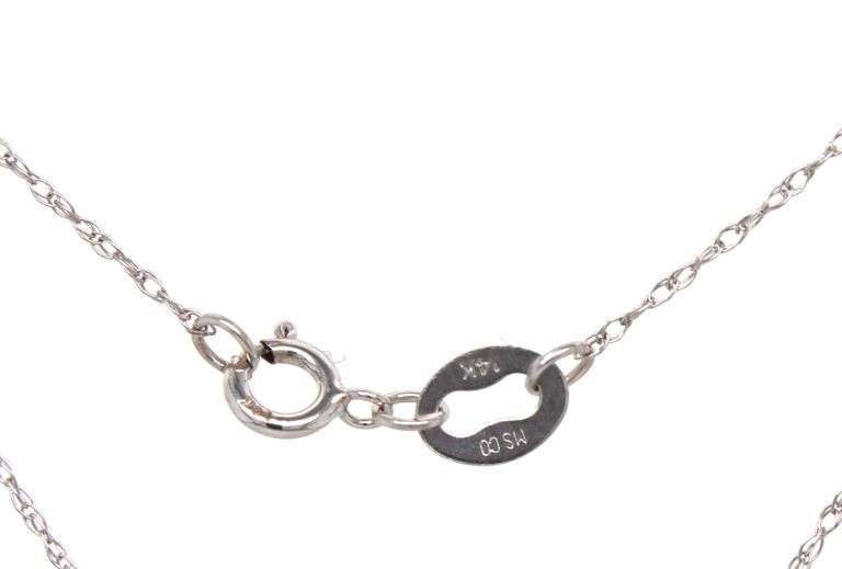 14kt White gold 0.30ctw 3 cluster diamond pendant on chain