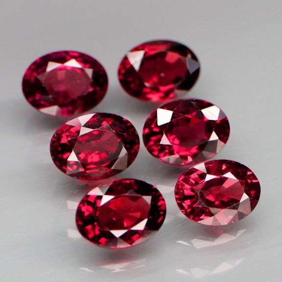 Simply amazing! 7.60ct violet red real Rhodolite Garnet set!