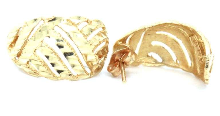 Pretty 14K Diamond Cut YG Post Earrings