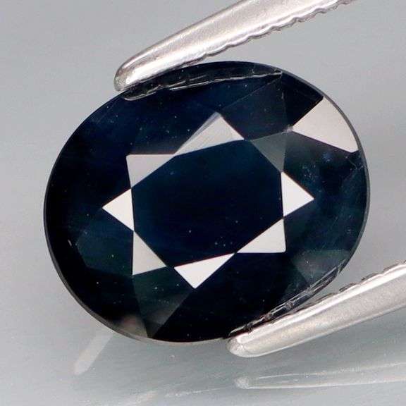 Gorgeous 1.77ct HEATED ONLY midnight blue Sapphire