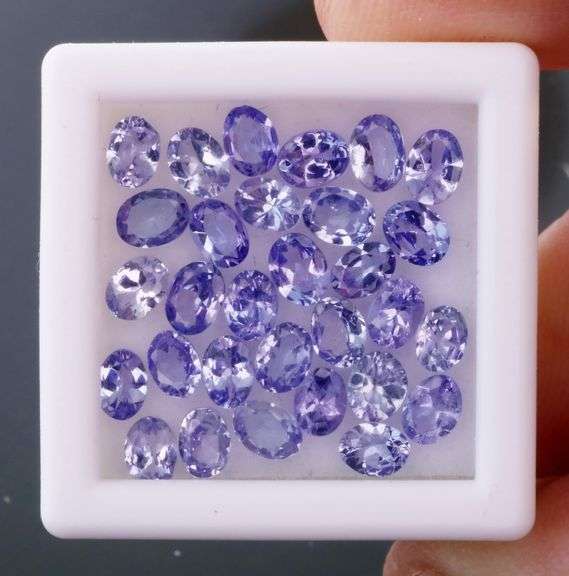 Heavy flashing! Untreated! 4.84ct oval cut Tanzanite set!