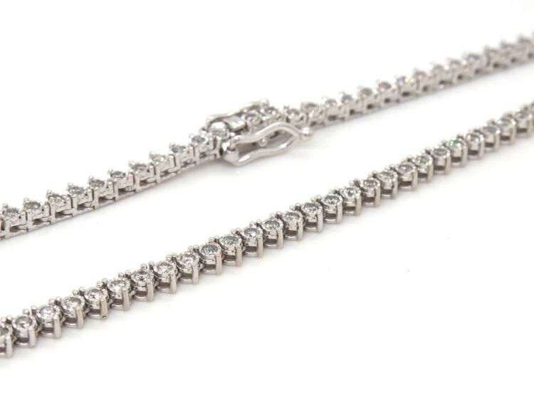 10kt White gold 2.25ctw diamond set necklace