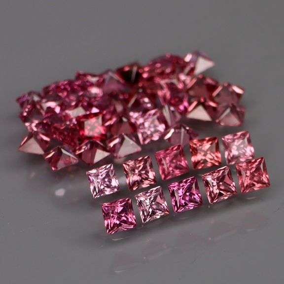 Exquisite 2.56ct set of rare pink Malaya Garnets