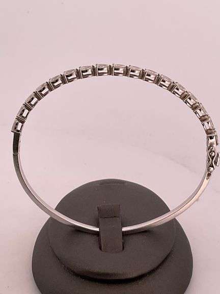 CERTIFIED 14K WHITE GOLD DIAMOND BANGLE BRACELET