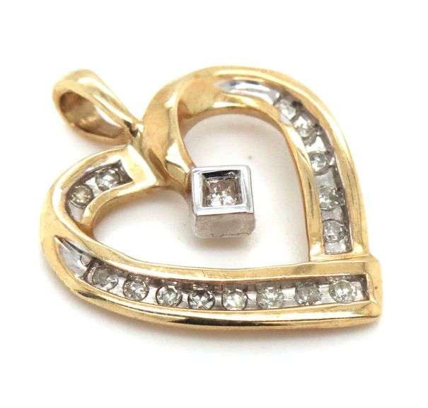 10kt Yellow gold heart shaped diamond pendant