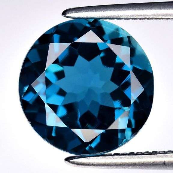 Top London blue! 3ct 9mm VVS grade Brazilian Topaz solitaire!