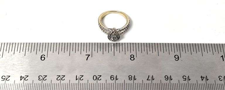 Stunning 14K White Gold Diamond Ring