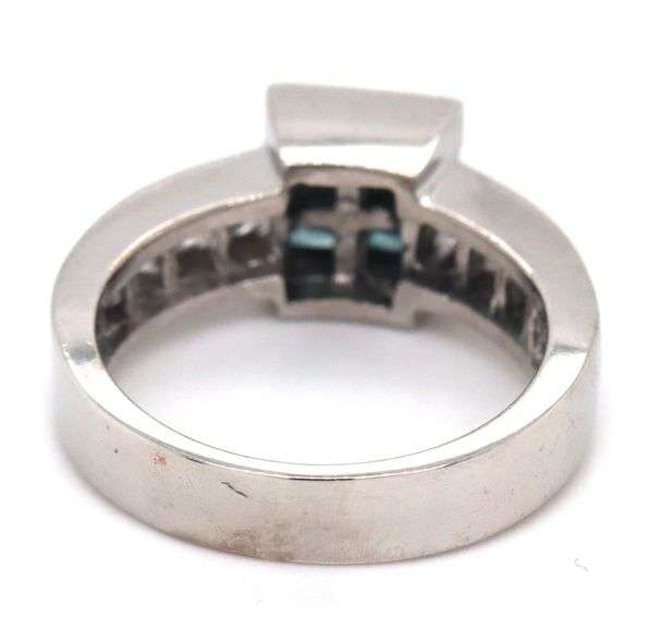 14kt White gold 1.20ctw IR blue and white square and round diamond ring