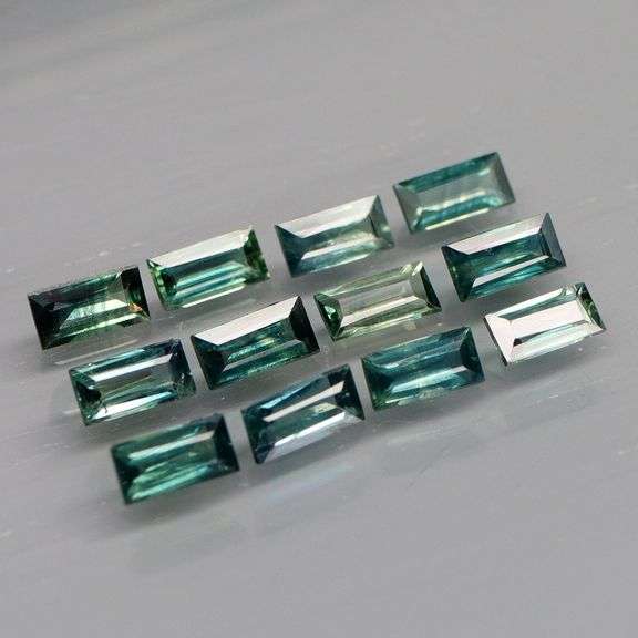 Heated only! 3.53ct blue green Sapphire set! It's baguette cut!