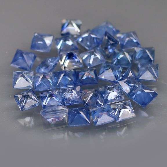 Vibrant color! Tight faceting! 2.63ct Ceylon Sapphire set!
