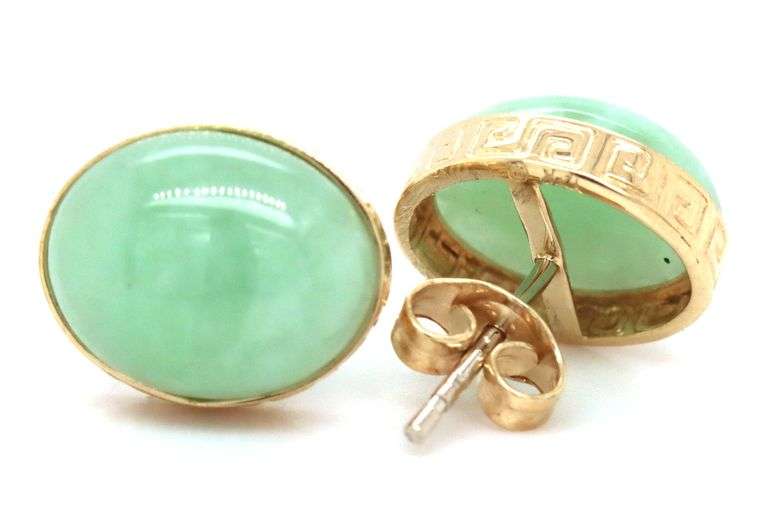 14kt Yellow gold oval Jade earrings
