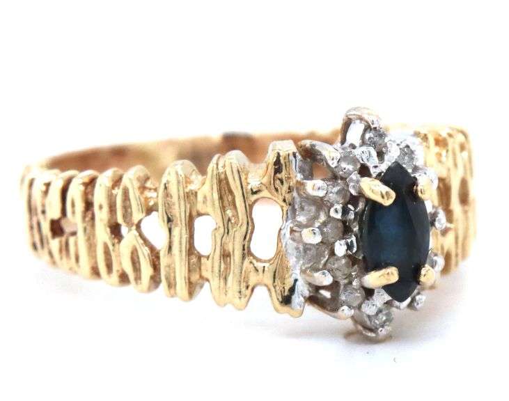 Nicely Designed 14K YG Marquise Sapphire Ring
