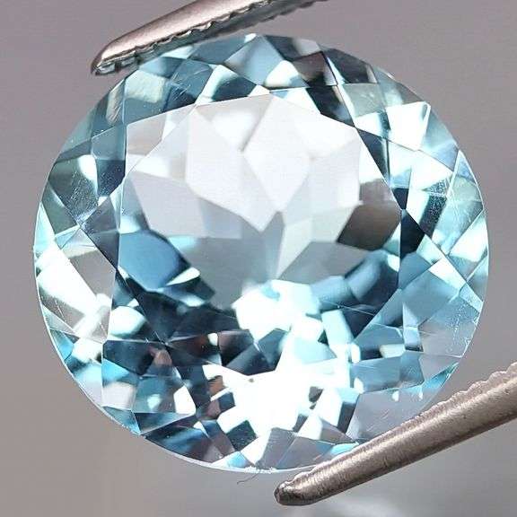 Superbly cut VS grade heavy flashing 10ct Swiss blue Topaz solitaire!