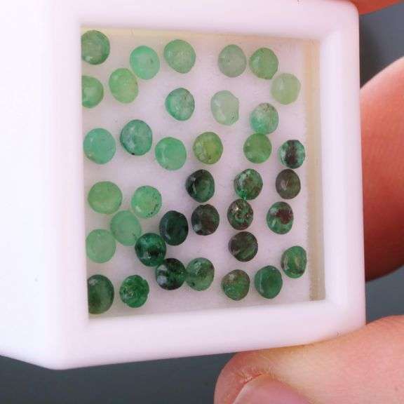 Light to dark! 2.23ct set of Colombian Emeralds!