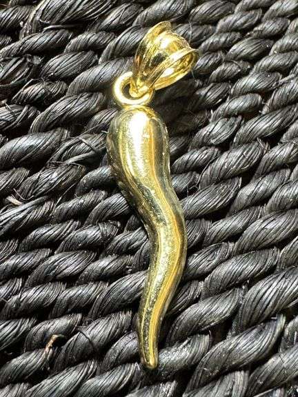 10k Yellow Gold Italian Horn Pendant