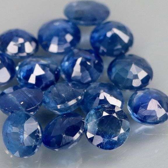 Deep color! 3.11ct Navy blue Sapphire set! Heated only!