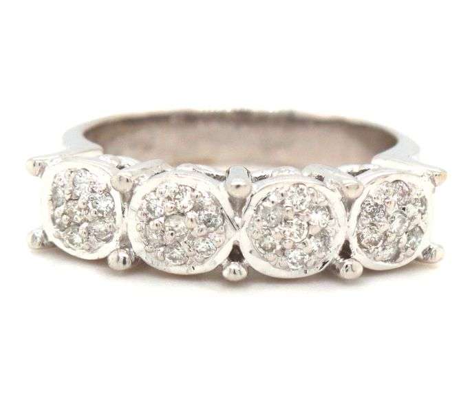 18kt White gold 0.25ctw diamond cluster ring
