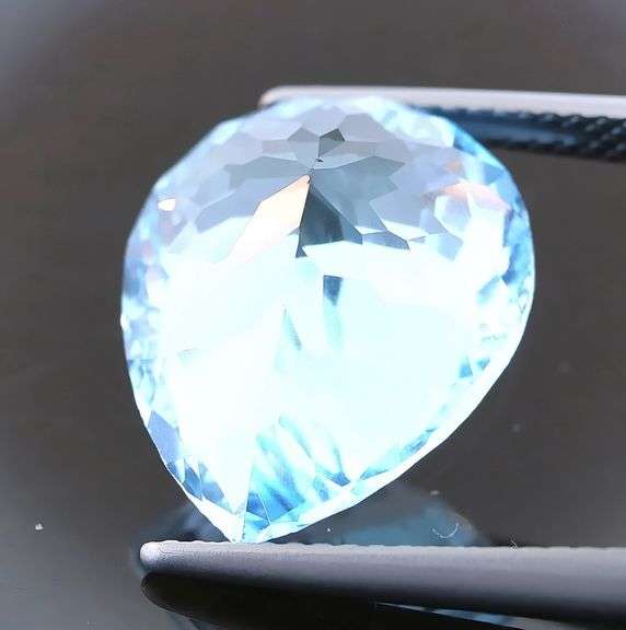 HIGH FIRE FLASHING!!! 12.04ct VS top Swiss blue Topaz!!!