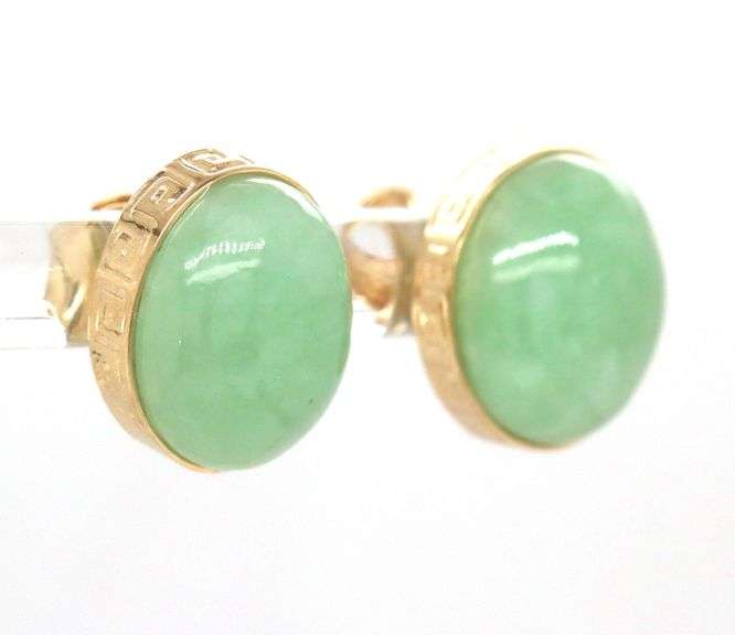 14kt Yellow gold oval Jade earrings