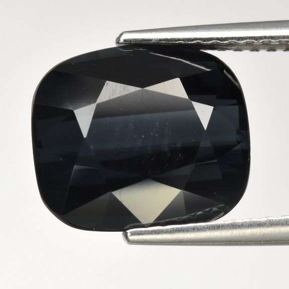 Elegant 5.55ct VS violet black Tourmaline from Mozambique