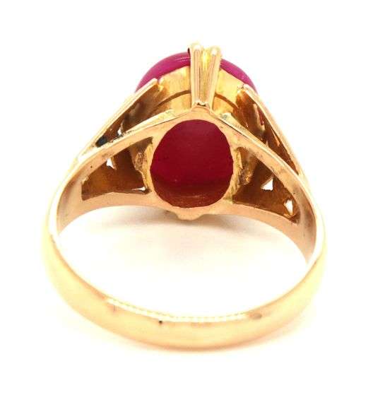 18kt Yellow gold Oval pink star sapphire ring