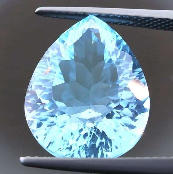 HIGH FIRE FLASHING!!! 12.04ct VS top Swiss blue Topaz!!!