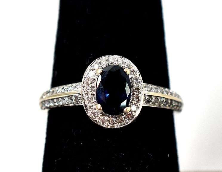 Gorgeous 18K White Gold Blue Sapphire Gemstone Ring with Diamond Accents