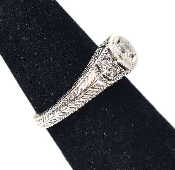 Sparkling 14K White Gold Diamond Ring