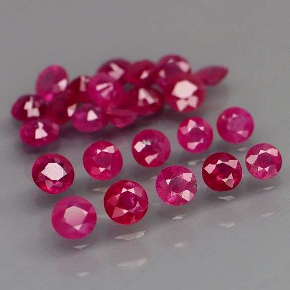 Collectors 4.76ct Burmese Ruby set! Vivid color! Heated only!