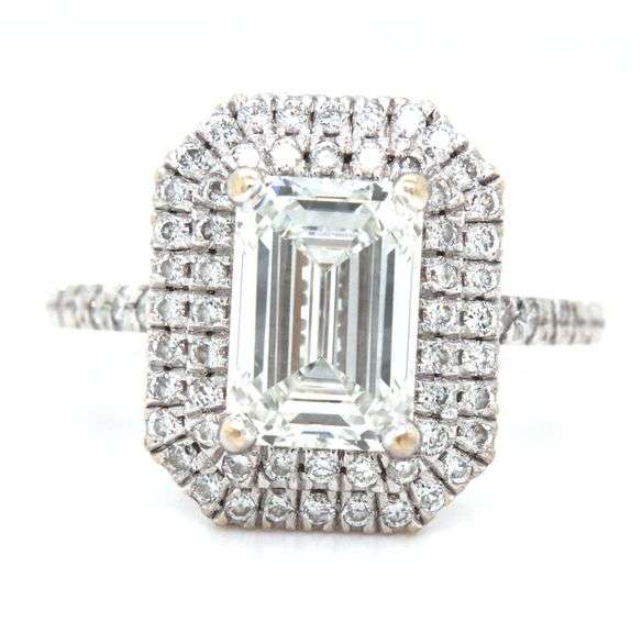 18kt White gold 2.67ct lab grown diamond in halo setting