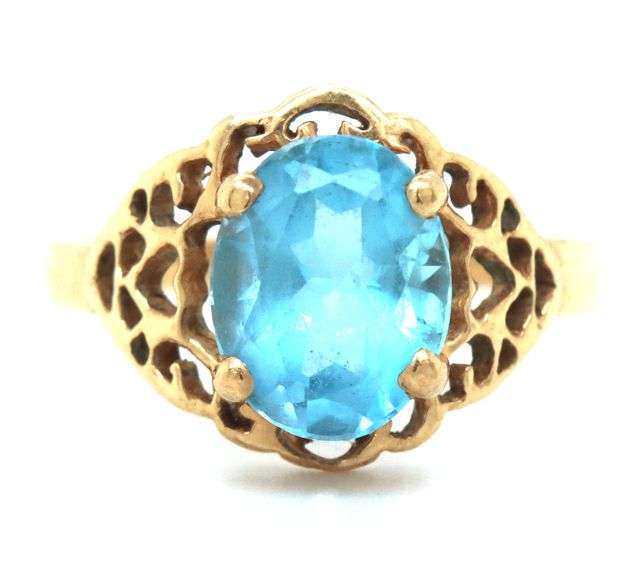10kt Yellow gold oval blue topaz ring