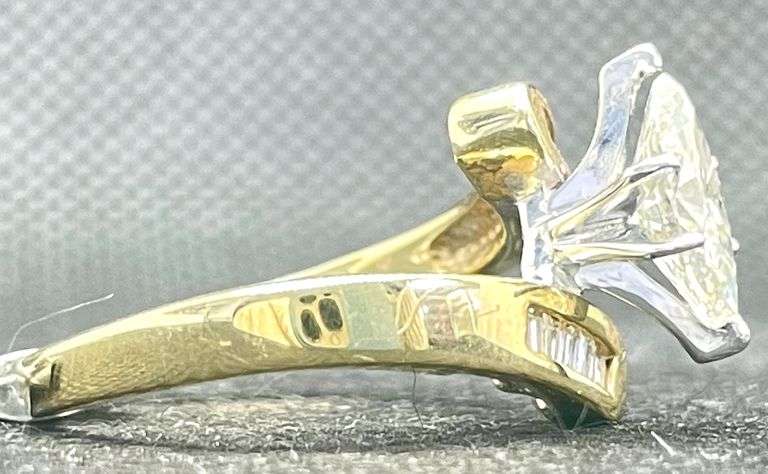 GORGEOUS 14K GOLD MARQUISE DIAMOND ENGAGEMENT RING