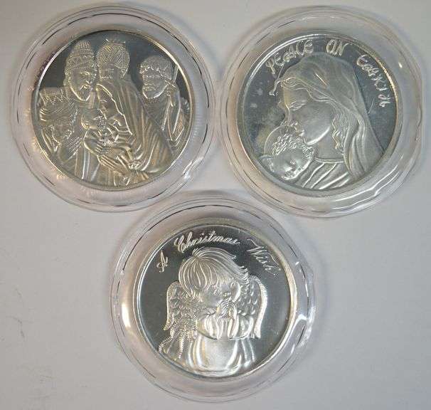 3 Diff. 1 Troy Oz pure .999 fine Silver Christmas medallions in plastic