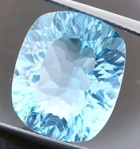 Get ready for some serious SPARKLE in this 13.21ct Swiss blue Topaz!