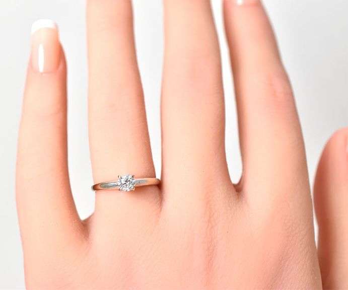 Sparkling 14K White Gold Approx.. 0.38CTW Diamond Ring