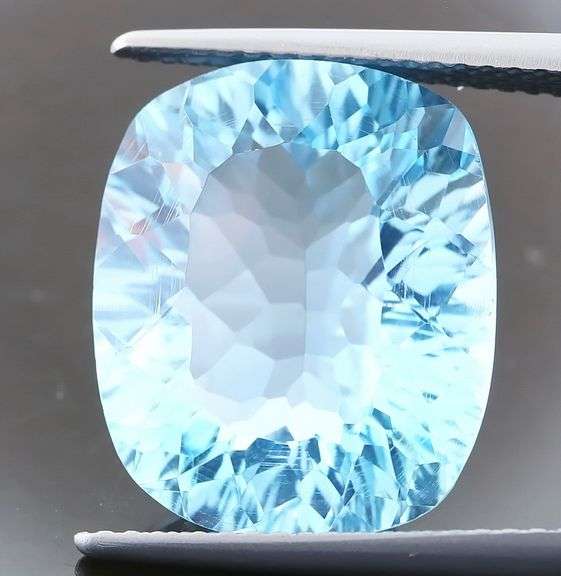 Get ready for some serious SPARKLE in this 13.21ct Swiss blue Topaz!