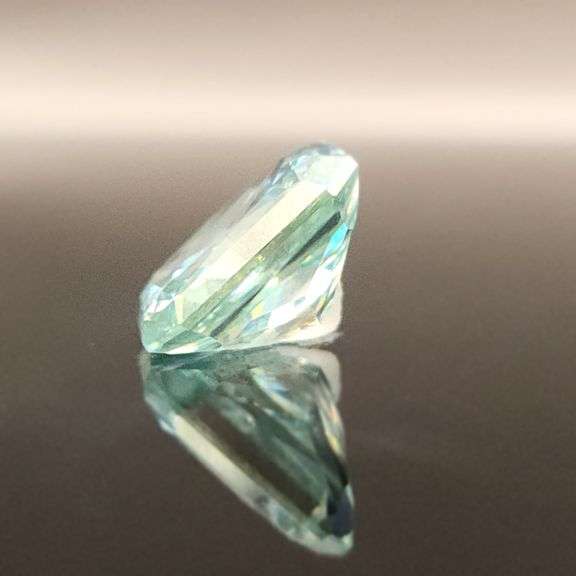 Sparkling 8 Ct Vs1 Mint Green Fire Moissanite Solitaire