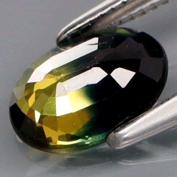 Eye catching 1.27ct 8x6mm bumble bee Sapphire!
