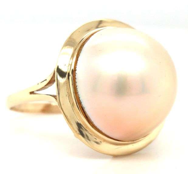 14kt Yellow gold Mabe pearl ring