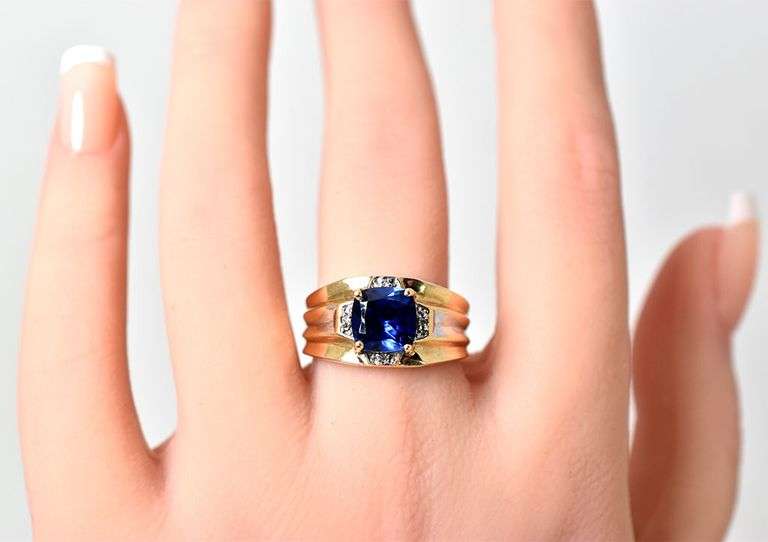 Stunning 10K Yellow Gold Blue Sapphire Gemstone Ring with Diamond Accents