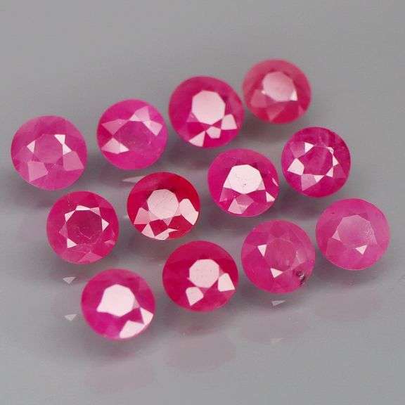 Bright pinkish red! 4.52 carats of REAL Burmese Rubies!