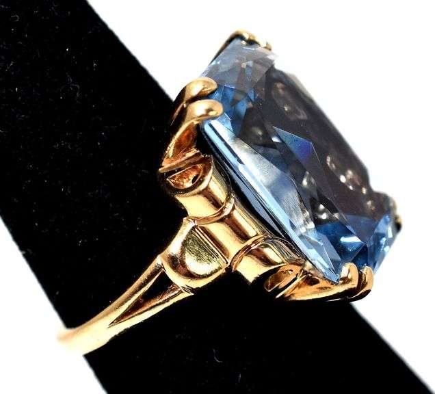 Stunning 10K Yellow Gold Blue Topaz Gemstone Ring i
