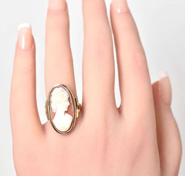 Vintage 10K Yellow Gold Cameo Ring